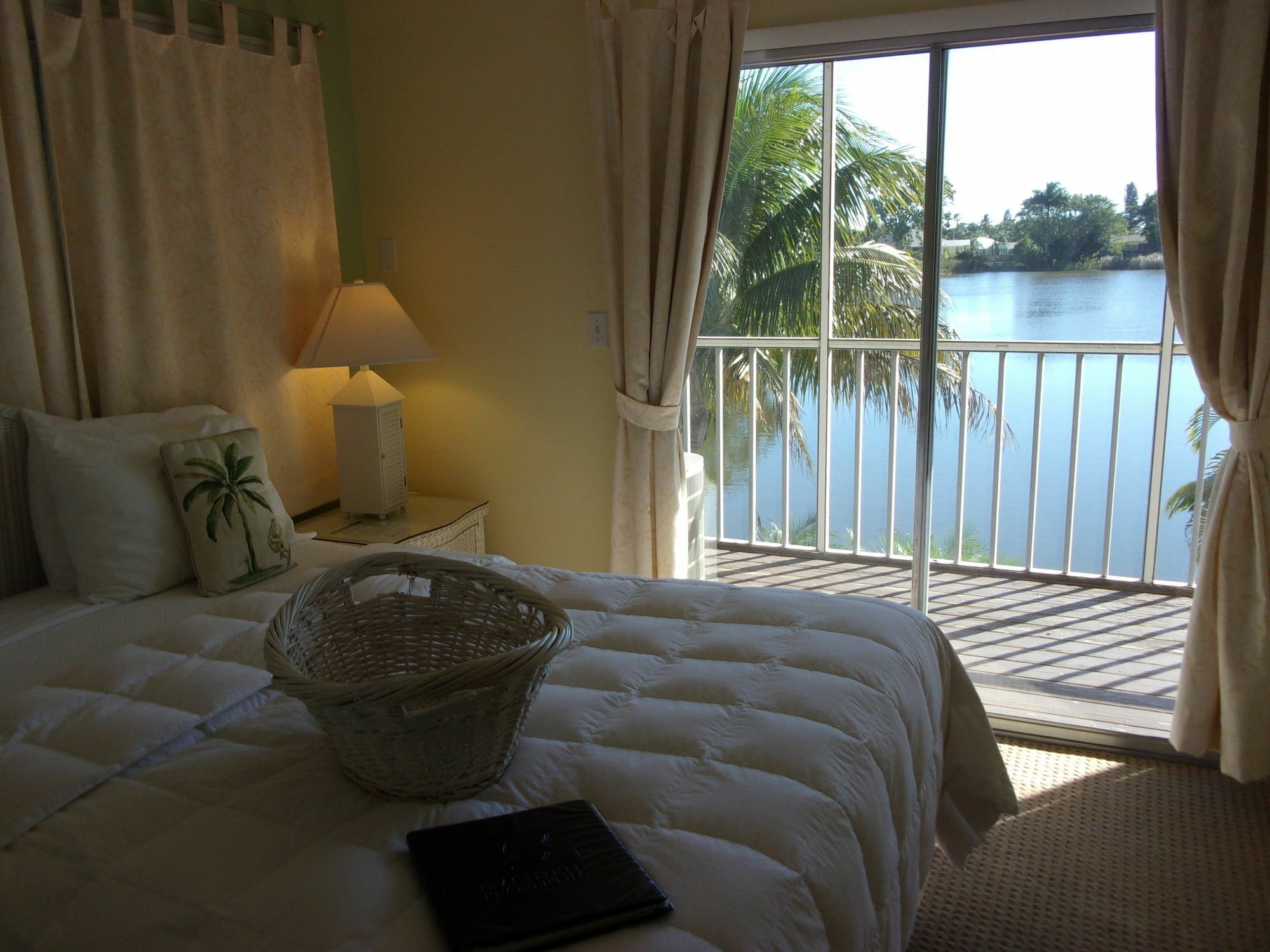 Marco Island Lakeside Inn Eksteriør bilde